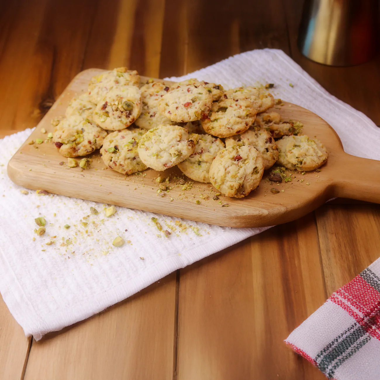 Cranberry Pistachio Biscuits 16oz tin - Image 3