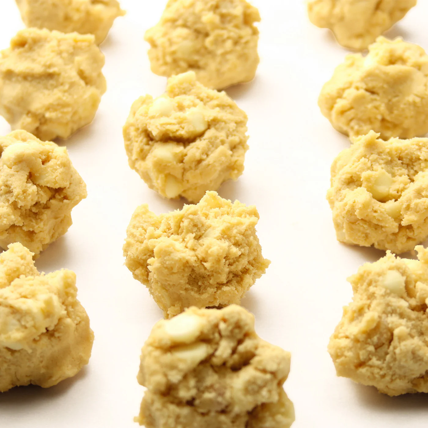 Macadamia White Chunk Cookie Dough - 40 Pieces - Image 3